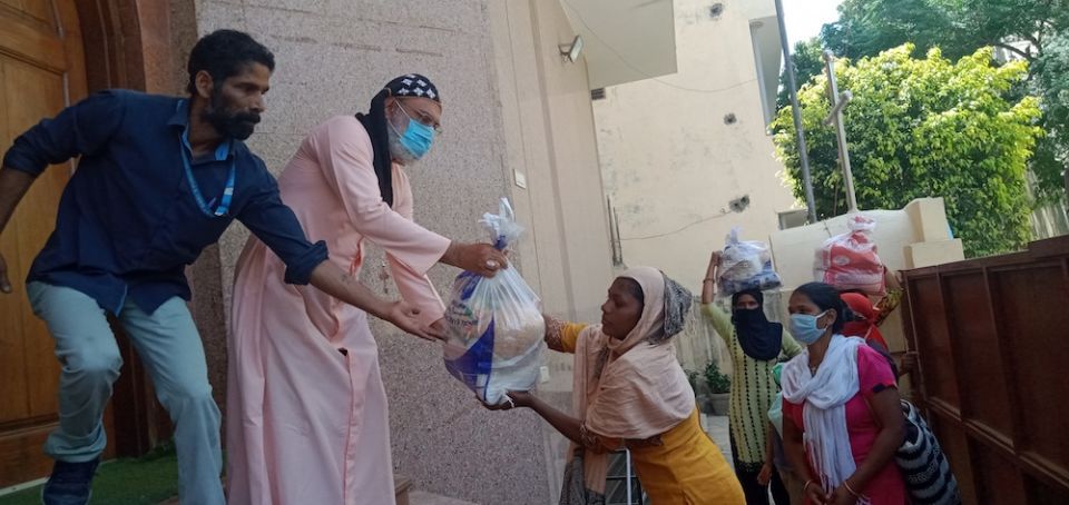 Bishop Jacob Mar Barnabas of the Gurgaon Syro-Malankara diocese, second from left, distributes food kits to those who need them during the coronavirus lockdown. (Courtesy of Fr. Nijo Kollentethekkethil) Bishop Jacob Mar Barnabas of the Gurgaon Syro-Malankara diocese, second from left, distributes food kits to those who need them during the coronavirus lockdown. (Courtesy of Fr. Nijo Kollentethekkethil)