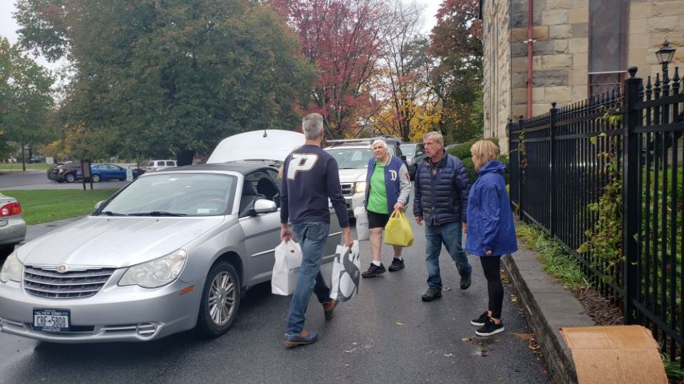 A Saturday curbside food distribution at the First Presbyterian Church in Goshen, N.Y., included vegetables from Harmony Farm. at the First Presbyterian Church in Goshen, N.Y. (Chris Herlinger)