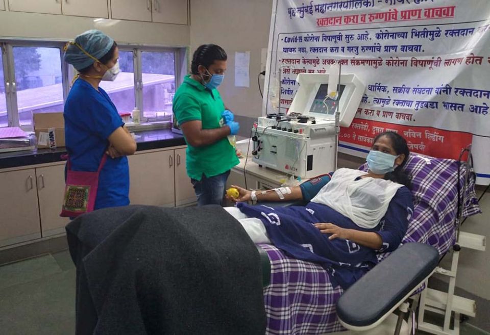 Holy Spirit Sr. Sneha Joseph donates her plasma at the government-managed Nair Hospital in Mumbai, capital of the western Indian state Maharashtra. (Provided photo) Holy Spirit Sr. Sneha Joseph donates her plasma at the government-managed Nair Hospital in Mumbai, capital of the western Indian state Maharashtra. (Provided photo)