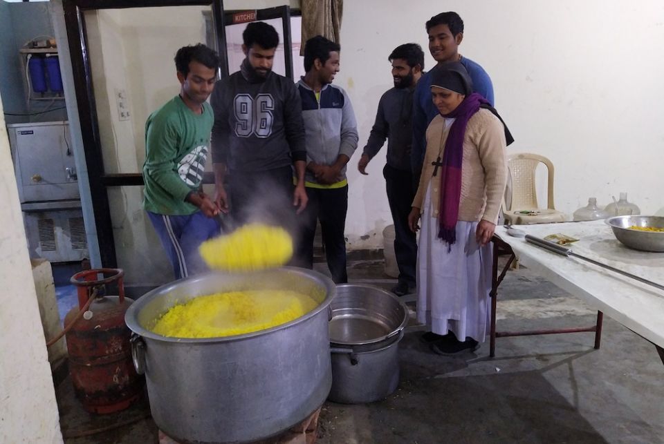 Seminarians and Sr. Preetha Varghese, a member of the Sisters of Imitation of Christ who is in charge of the Food for Hungry program, cook food at the cathedral hall to distribute to those who are in need. (Jessy Joseph) Seminarians and Sr. Preetha Varghese, a member of the Sisters of Imitation of Christ who is in charge of the Food for Hungry program, cook food at the cathedral hall to distribute to those who are in need. (Jessy Joseph)