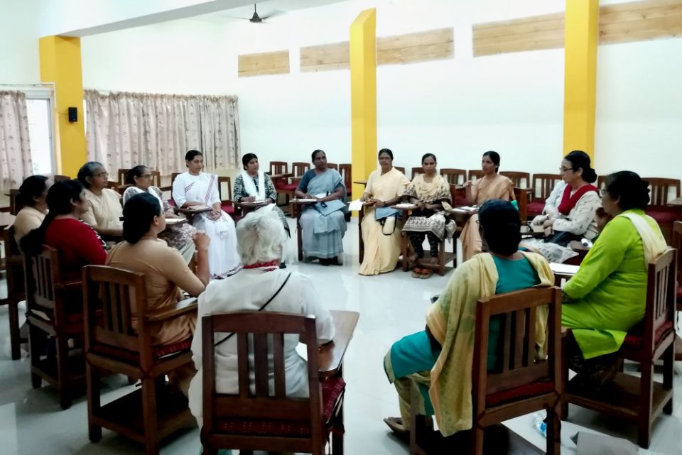 Catholic women religious discuss issues affecting them in a group session at the national consultation on "Women in the Church: Reading the Signs of the Time" at Ishvani Kendra, Pune, western India. (Saji Thomas)