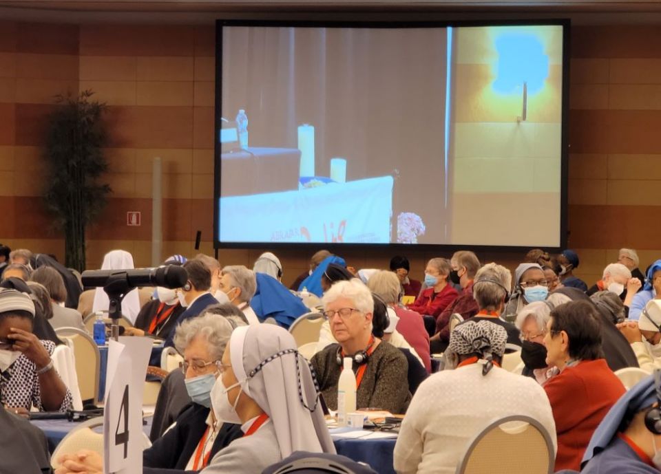 Women religious attending the 2022 plenary for the International Union of Superiors General pray for peace in Ukraine and for Vladimir Putin on May 6, the final day of the triennial plenary, in Rome. (GSR photo/Gail DeGeorge)