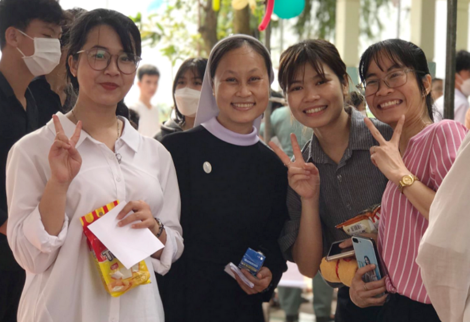 Young women who are interested in the Daughters of Our Lady of the Visitation and Sr. Anna Bui Kieu Trinh pose for a photo May 14 in Hue. (Joachim Pham)