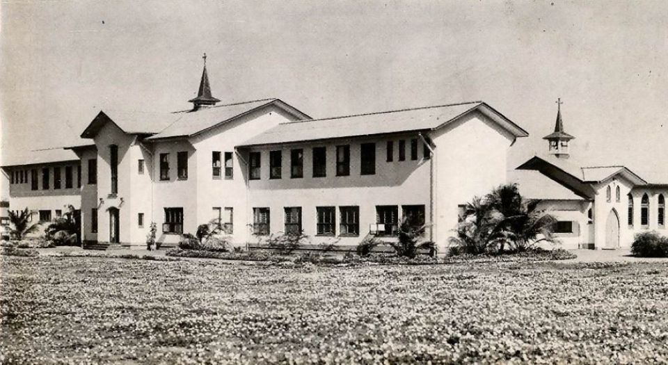 The Dominican Sisters of Bethany lived and worked in Aruba from 1952 to 1995. Their convent and chapel are shown here. (Courtesy of Marjolein Bruinen)