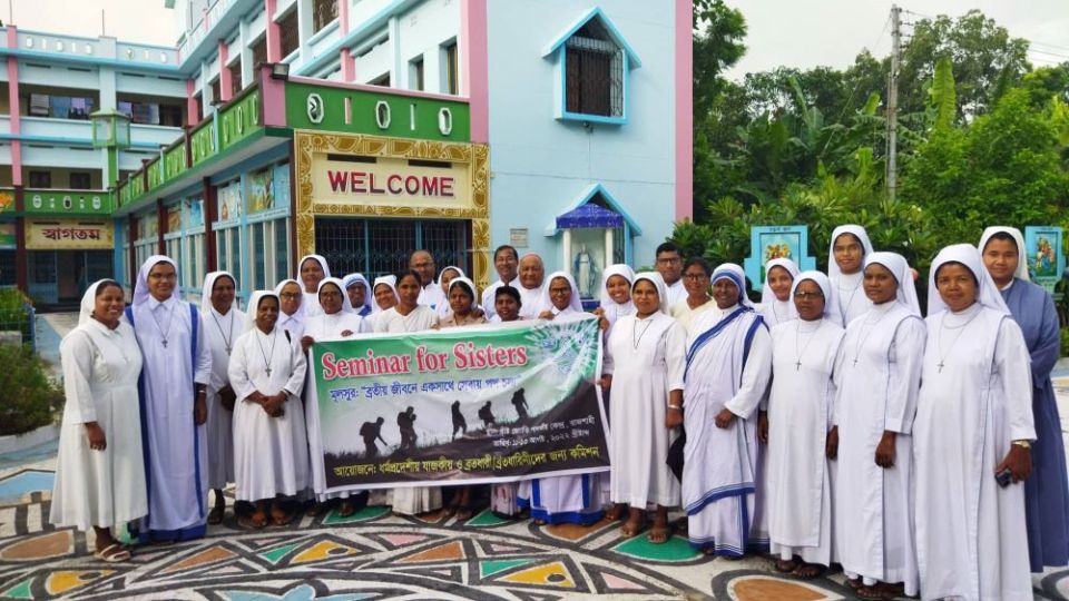 Participants of the Aug. 11-13 "Seminar for Sisters" at the Pastoral Center in Rajshahi pose for a photo Aug. 12. (Sumon Corraya)