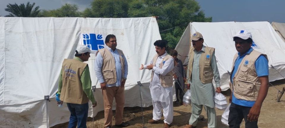 Amjad Gulzar, executive director Caritas Pakistan (second from left) visits flood-hit Ranjanpur in Southern Punjab, Aug. 28. (Courtesy of Amjad Gulzar)