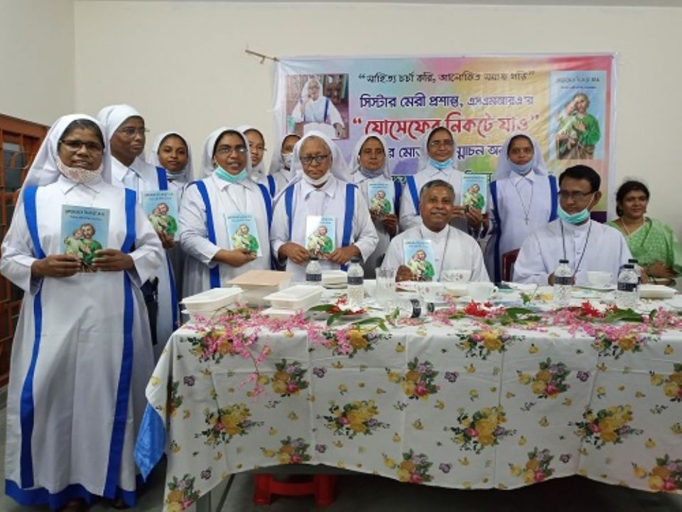 Sr. Mary Proshanta of the Associates of Mary Queen of the Apostles and guests celebrate the Sept. 17 release of Proshanta's book, "Go to Saint Joseph." It is the first book on St. Joseph to be written in Bangla. (Sumon Corraya)
