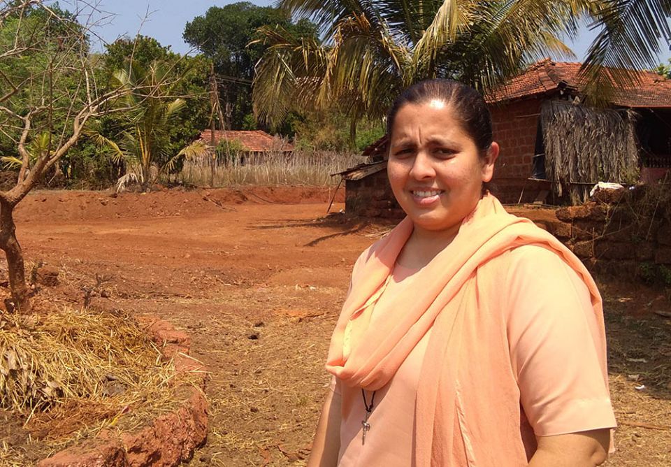 Sr. Crina Cardozo of the Sisters of Holy Family of Nazareth on her way to visit the Dhanger tribe in Fullamol village in Goa, western India (Lissy Maruthanakuzhy) Sr. Crina Cardozo of the Sisters of Holy Family of Nazareth on her way to visit the Dhanger tribe in Fullamol village in Goa, western India (Lissy Maruthanakuzhy)