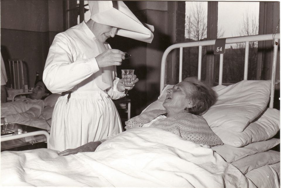A Daughter of Charity tends to a sick person in Italy in the 1950s. (©Archives of the Daughters of Charity, Paris)