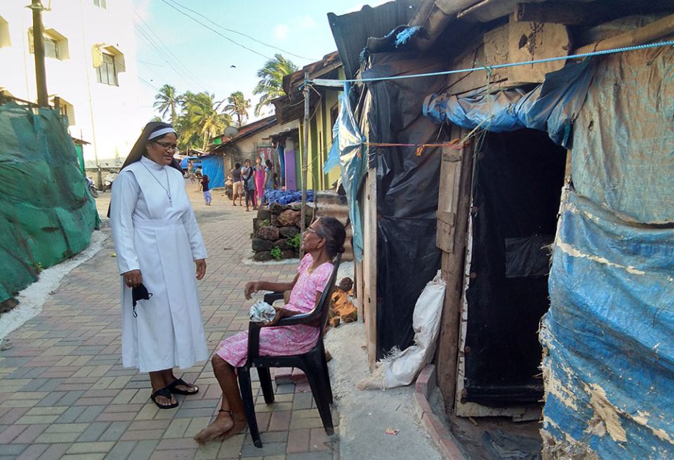 Holy Family of Nazareth Sr. Lourenca Marques visits the settlements at Baina Beach, Goa, western India. (Lissy Maruthanakuzhy) Holy Family of Nazareth Sr. Lourenca Marques visits the settlements at Baina Beach, Goa, western India. (Lissy Maruthanakuzhy)