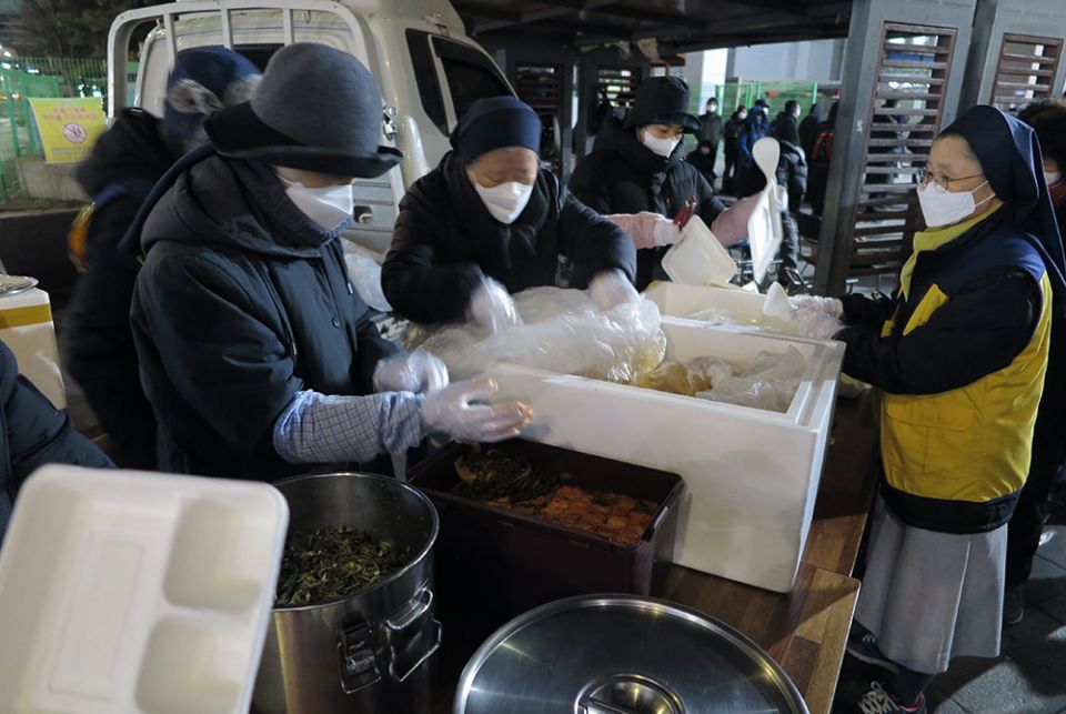 The Sisters of St. Vincent de Paul of Suwon serve food once a month to those who are homeless at the plaza in front of the Suwon train station. Congregations and charities take turns feeding those who are homeless. (Courtesy of Sisters of Charity of St. V