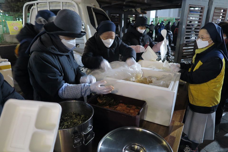 The Sisters of St. Vincent de Paul of Suwon serve food once a month to those who are homeless at the plaza in front of the Suwon train station. Congregations and charities take turns feeding those who are homeless. (Courtesy of Sisters of Charity of St. V The Sisters of St. Vincent de Paul of Suwon serve food once a month to those who are homeless at the plaza in front of the Suwon train station. Congregations and charities take turns feeding those who are homeless. (Courtesy of Sisters of Charity of St. V