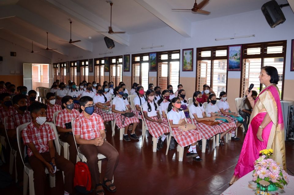 Maria D'Costa, a member of the Bethany Lay Associates, trains the Bethany Champions at St. Theresa School, Mangaluru, in March, 2021. (Courtesy of the Bethany Sisters)