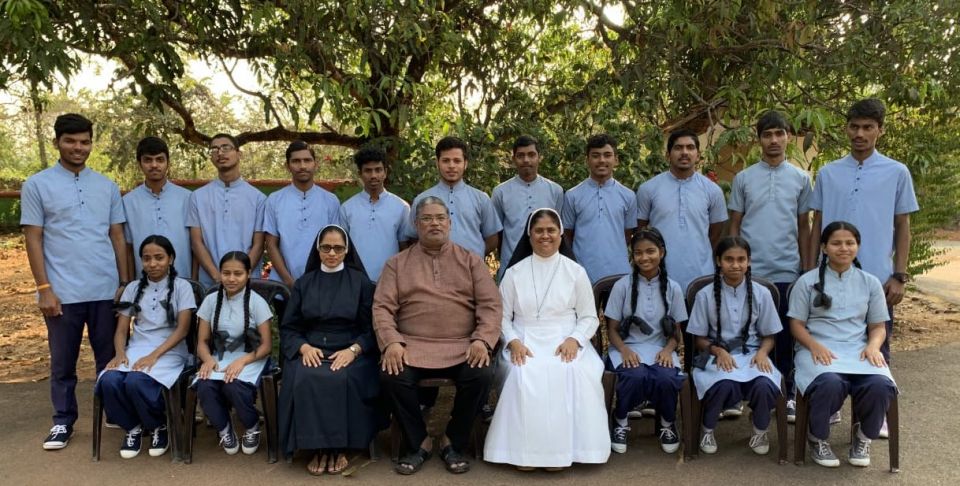 Sr Meena Dias, front row, in white, with Fr. Maverick Fernandes, director of Caritas, Goa and Sr. Monica Coelho, front row, in black, headmistress of St. Xavier's Academy in Old Goa, with their students (Provided photo) Sr Meena Dias, front row, in white, with Fr. Maverick Fernandes, director of Caritas, Goa and Sr. Monica Coelho, front row, in black, headmistress of St. Xavier's Academy in Old Goa, with their students (Provided photo)