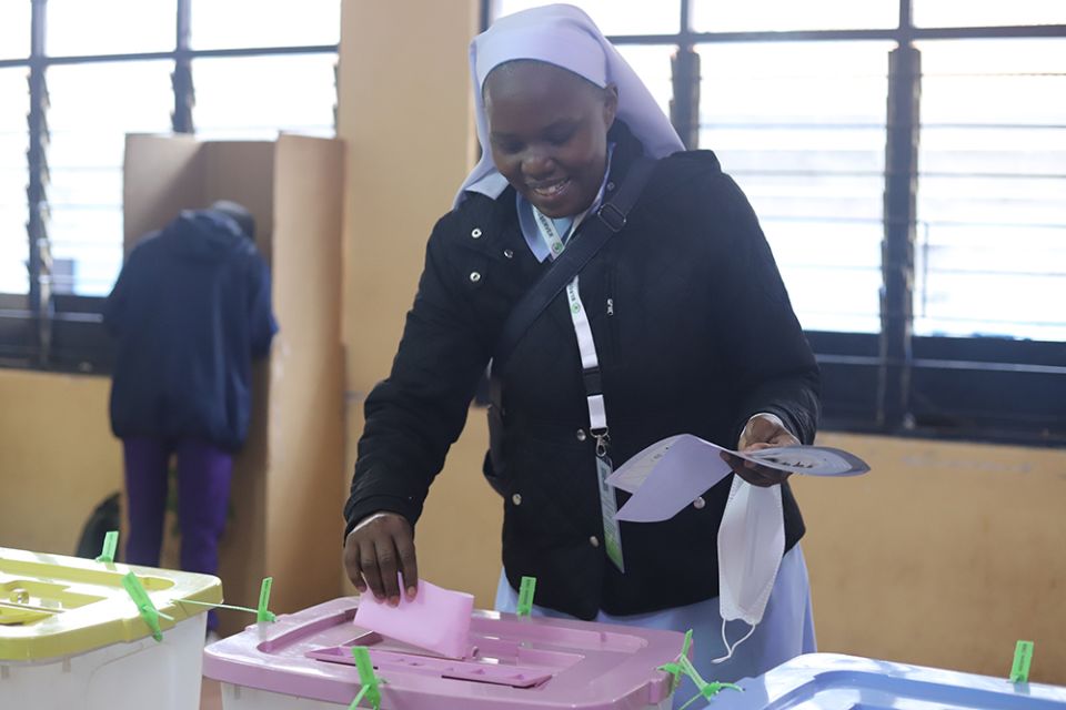 A religious sister casts her ballot at the Milimani Primary School polling station Aug. 9 in Nairobi, Kenya, during Kenya's general election. (GSR photo/Doreen Ajiambo)