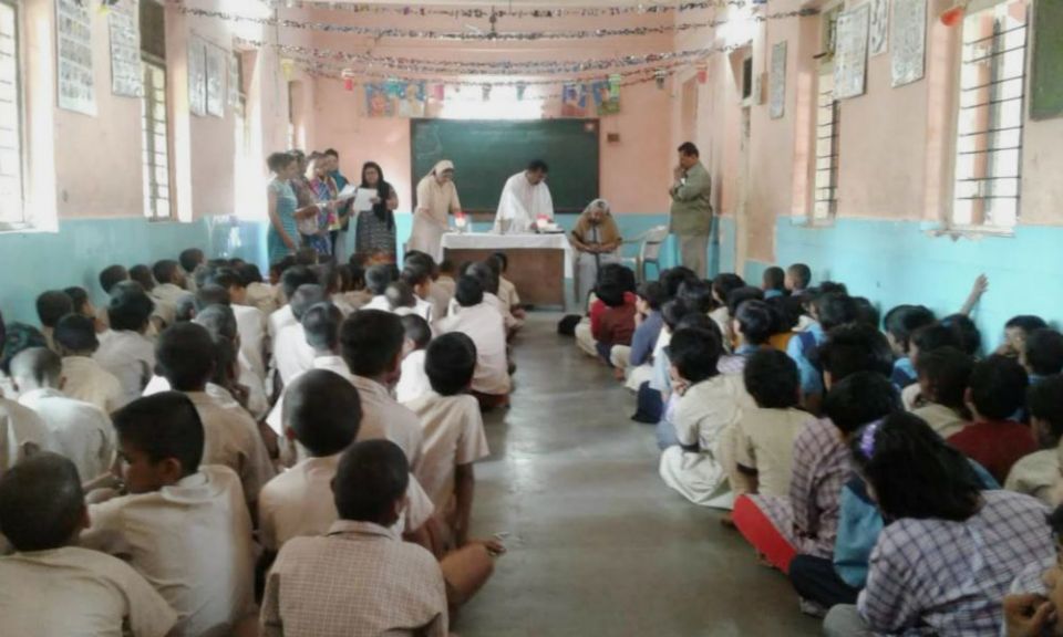 Eucharist at David Sasoon Remand Home for juvenile delinquents, a branch of New Observation Home at Matunga in Mumbai, western India, on Dec. 23, 2018 (Provided photo) Eucharist at David Sasoon Remand Home for juvenile delinquents, a branch of New Observation Home at Matunga in Mumbai, western India, on Dec. 23, 2018 (Provided photo)