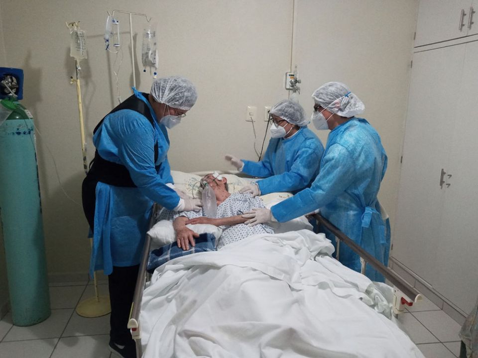 Members of the Daughters of Mary Immaculate of Guadalupe tend to a COVID-19 patient in the sisters' health service. (Courtesy of the International Union of Superiors General)