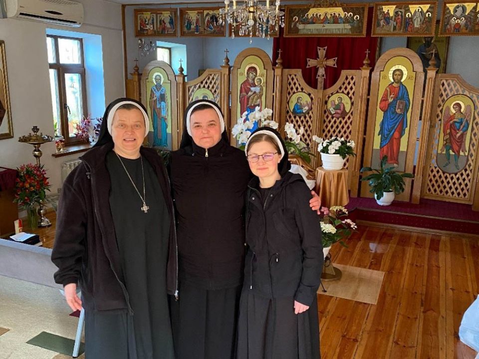 Basilian Sr. Teodora Kopyn, center, with other Sisters of St. Basil the Great from eastern Ukraine (Courtesy of Teodora Kopyn)