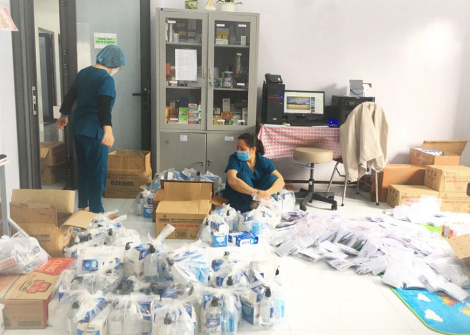 Sr. Teresa Le Thi Tien, right, and another sister prepare bags of medicine for COVID-19 patients at Kim Long Charity Clinic in Kim Long ward in Hue, Vietnam. (Courtesy of the Filles de Marie Immaculée)