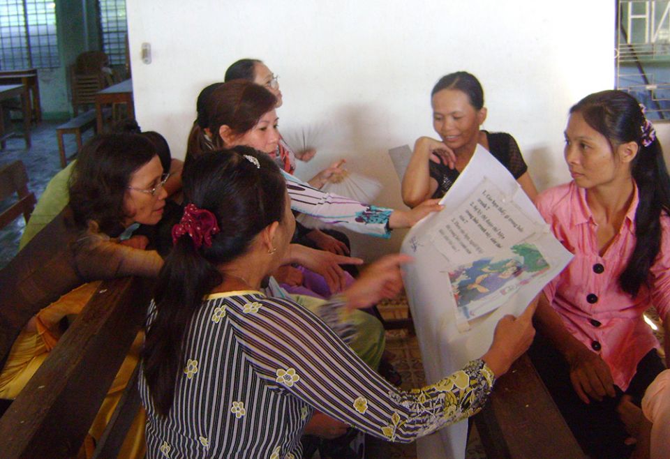 Members of Thap Sang Hy Vong discuss domestic violence against women at an October 2021 meeting. (Joachim Pham)