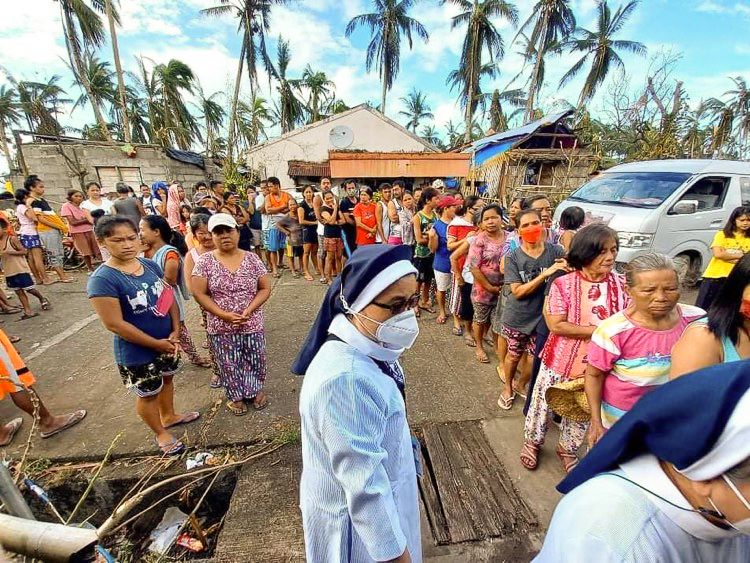 A Mercy sister oversees the distribution of relief goods in San Francisco, Southern Leyte. (Courtesy of the Religious Sisters of Mercy) A Mercy sister oversees the distribution of relief goods in San Francisco, Southern Leyte. (Courtesy of the Religious Sisters of Mercy)
