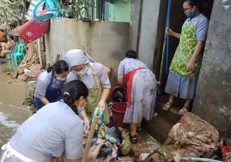 Sister of the Daughters of St. Anne helped residents clean up mud in Bagong Silangan, an area of Quezon City in metropolitan Manila after flooding caused by Typhoon Ulysses, the local name for Typhoon Vamco, which hit the region Nov. 11. (Courtesy of the Sister of the Daughters of St. Anne helped residents clean up mud in Bagong Silangan, an area of Quezon City in metropolitan Manila after flooding caused by Typhoon Ulysses, the local name for Typhoon Vamco, which hit the region Nov. 11. (Courtesy of the