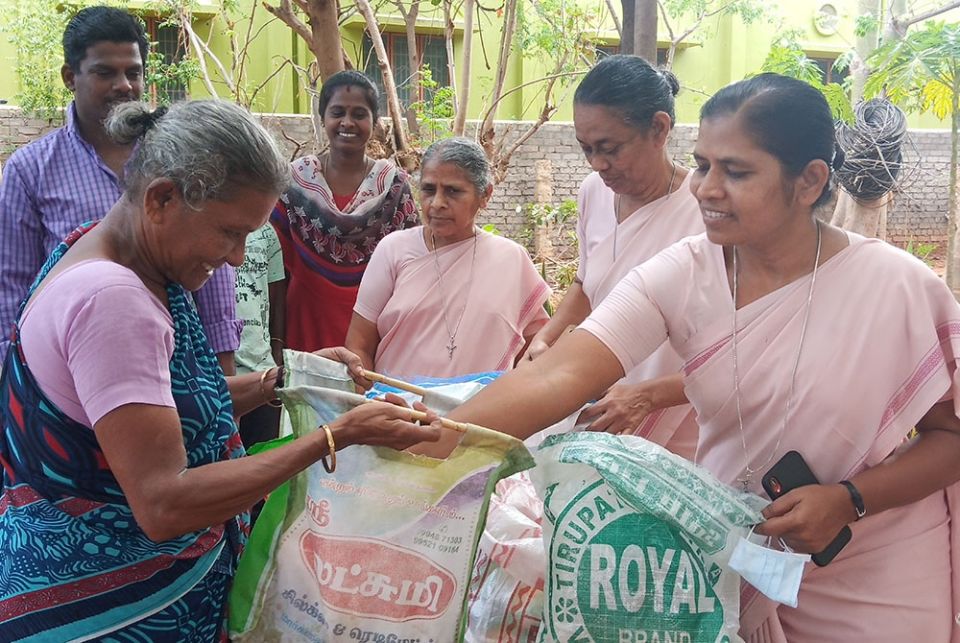 Sisters of the Congregation of the Immaculate Conception in the town of Nilakottai in Tamil Nadu, India, help provide support for families in need. Around the world, sisters reached out to help those affected by the coronavirus pandemic. (Courtesy of Sist