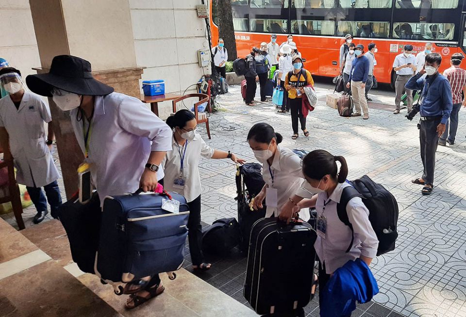 Women and men religious arrive on Aug. 20 at Minh Tam Hotel, where they will stay while serving COVID-19 patients at local hospitals in Ho Chi Minh City, Vietnam. (Joachim Pham)