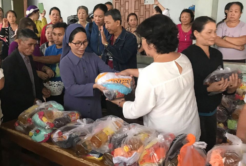 Sr. Maria Goretti Le Thi Van Anh of the Lovers of the Holy Cross gives gifts to people in need to celebrate the Tet festival Feb. 4 in Vietnam. (Joachim Pham) Sr. Maria Goretti Le Thi Van Anh of the Lovers of the Holy Cross gives gifts to people in need to celebrate the Tet festival Feb. 4 in Vietnam. (Joachim Pham)