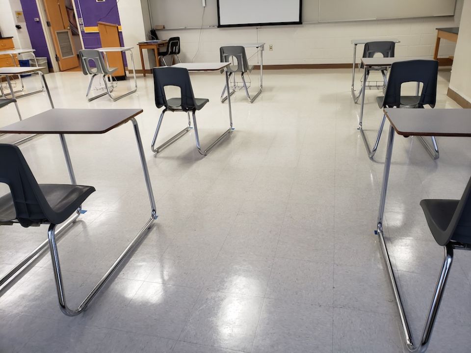 Tables have been replaced by desks that all have to face the same direction; all extra furniture and personal touches have been placed into storage. (Jane Marie Bradish) Tables have been replaced by desks that all have to face the same direction; all extra furniture and personal touches have been placed into storage. (Jane Marie Bradish)