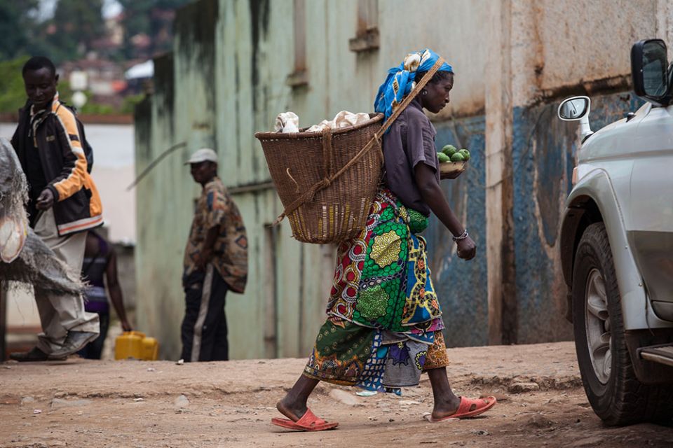 A woman carries a basket on her head on a street in Bukavu, Democratic Republic of Congo. (Dreamstime/Ekaterina Tsvetkova)