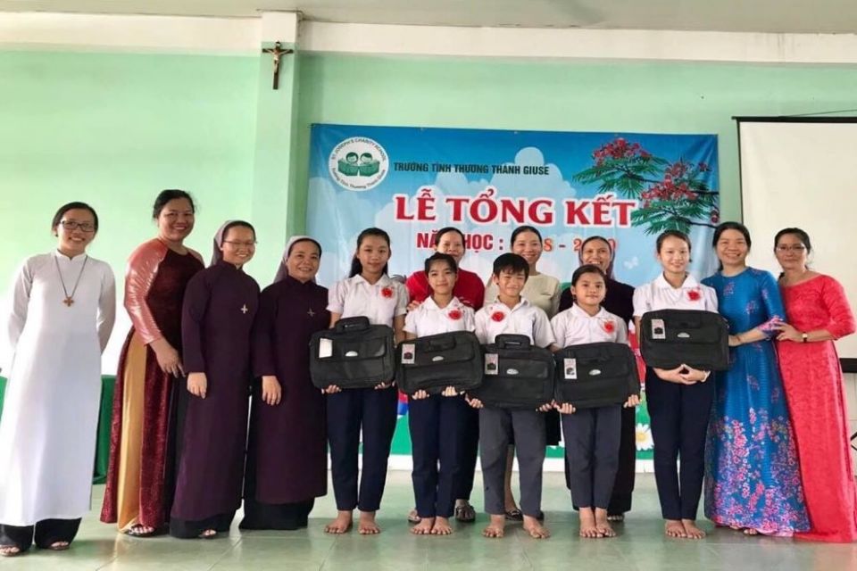 Sisters minister to children who are abandoned at the hospital, in rental houses and at the landfill. (Mary Nguyen Thi Phuong Lan (Nguyen))