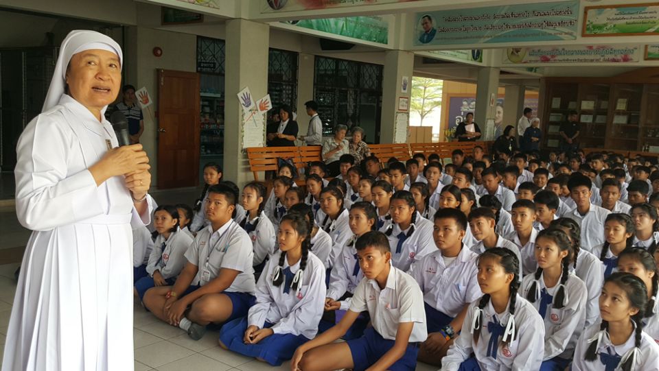 Sr. Kanlaya Trisopa, a member of the Sacred Heart of Jesus of Bangkok, coordinator of Talitha Kum Thailand and early leader in anti-trafficking efforts, gives a presentation to students to raise awareness about the dangers of trafficking in February 2017.