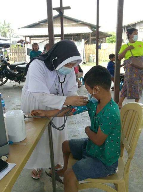 Sr. Ann Nu Tawng does a health assessment of a child in the Mali Gin Dai Clinic in Myanmar. (Courtesy of Sr. Ann Nu Tawng) Sr. Ann Nu Tawng does a health assessment of a child in the Mali Gin Dai Clinic in Myanmar. (Courtesy of Sr. Ann Nu Tawng)