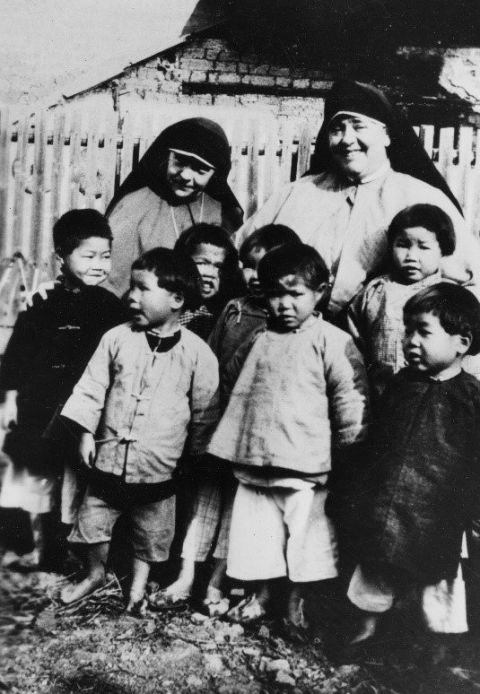 Maryknoll Sr. Mary Paul McKenna, left, and Mother Mary Joseph Rogers, founder of the Maryknoll Sisters, at an orphanage in Luoding, China, in 1926 (CNS/Courtesy of the Maryknoll Sisters)