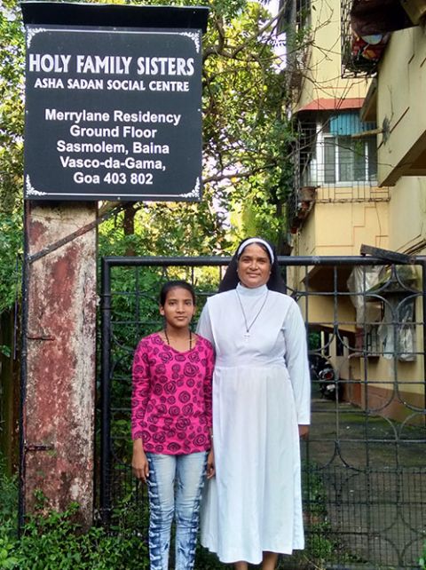Sr. Lourenca Marques, with Aswini Gaunder, one of the girls helped by Asha Sadan (Lissy Maruthanakuzhy)