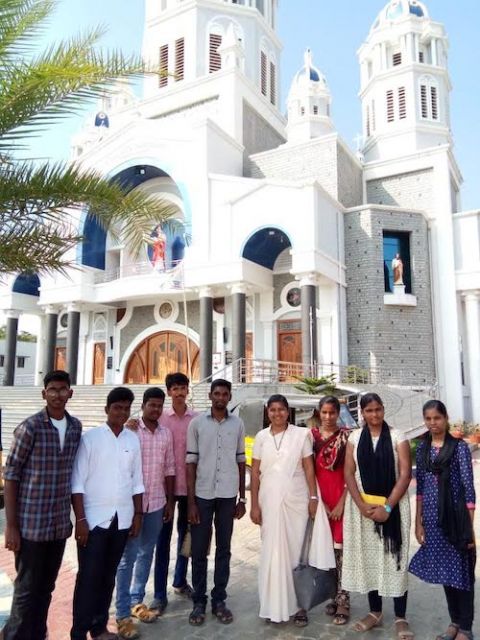 Youth of Karumandapam parish who participated in the diocesan training program (Robancy A. Helen)