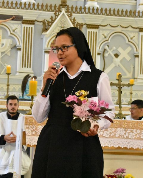 Sr. Mayara Glayci Lopes Santana, 29, from Brazil, during her first profession of vows Sept. 9, 2018. She presently ministers with families in an impoverished community north of São Paulo, Brazil. (Courtesy of Roseglé Gamba) 