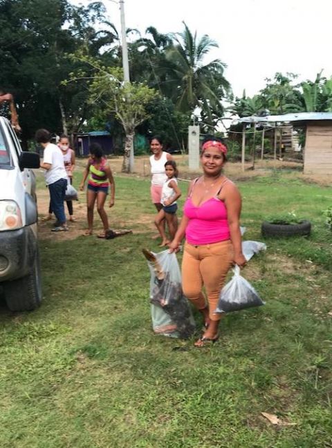 A family in the community of Zapallal, Panama, receives a set of plantain and yucca seeds and fertilizer. (Courtesy of Clara Meza)