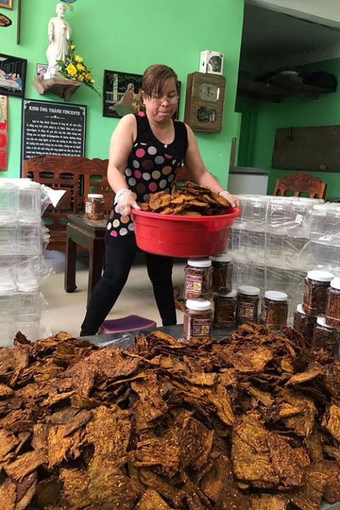 Maria Thao makes dried beef to be canned for customers. (Provided photo)