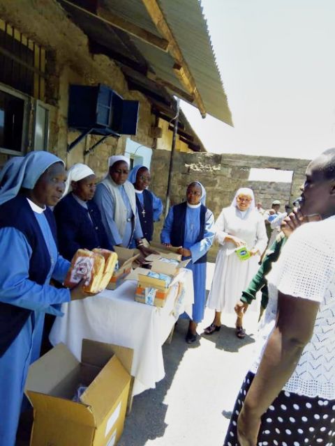 Sisters donate food and sanitary items to female prisoners at Nyahururu's Thomson Falls Women's Prison in Kenya. (Courtesy of the Dimesse sisters)