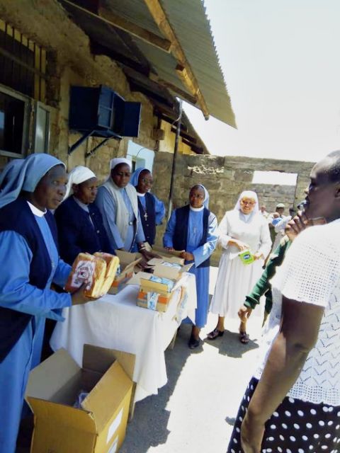 Sisters donate food and sanitary items to female prisoners at Nyahururu's Thomson Falls Women's Prison in Kenya. (Courtesy of the Dimesse sisters) Sisters donate food and sanitary items to female prisoners at Nyahururu's Thomson Falls Women's Prison in Kenya. (Courtesy of the Dimesse sisters)
