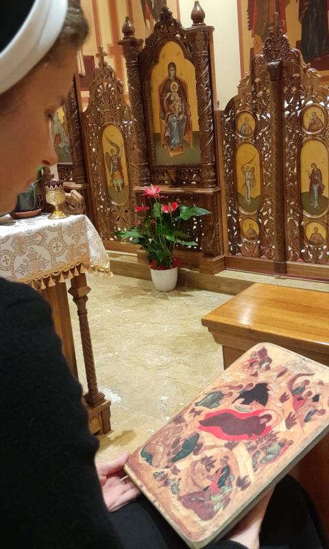 Woman holds nativity icon