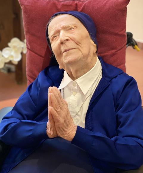 Sister Andre, oldest known person in the world, dies at age 118. 