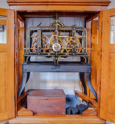 TEsta foto muestra el ‘reloj del Cuarto de Hora’ original que utilizó el fundador de las Hermanas Misioneras Siervas del Espíritu Santo, san Arnoldo Janssen, y que se encuentra en el museo y archivos de la congregación. (Foto: cortesía de las Hermanas Misioneras Siervas del Espíritu Santo)