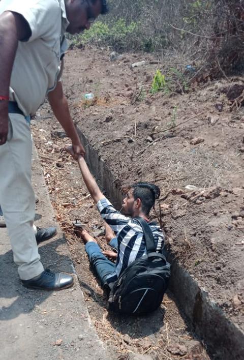 The boy being helped out of the ditch by a policeman (Courtesy of Molly Fernandes)