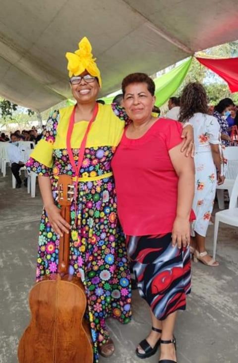 la Hna. Palacios luce un vestido típico afro durante el último taller de pastoral afromexicana en la parroquia de San Juan Bautista, en Cuitlahuac, diócesis de Córdoba en Veracruz, México, febrero de 2023.