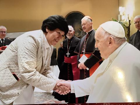 Hna. María Elena Méndez Ochoa recibida por el papa Francisco en audiencia privada. 