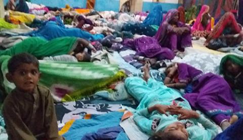 Overnight sleeping accommodations during flooding in Sindh, Pakistan, in 2022 (Courtesy of Emer Manning)
