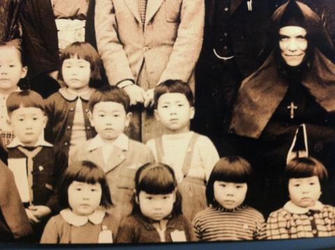 El documental de James Creedon, Gracias a tu noble sombra, destaca los "lazos que estableció [la Hna. Paschal O'Sullivan] con generaciones de mujeres japonesas que pasaron por sus aulas en la escuela Denenchofu Futaba [en Tokio]". (Foto: cortesía Sarah Mac Donald)